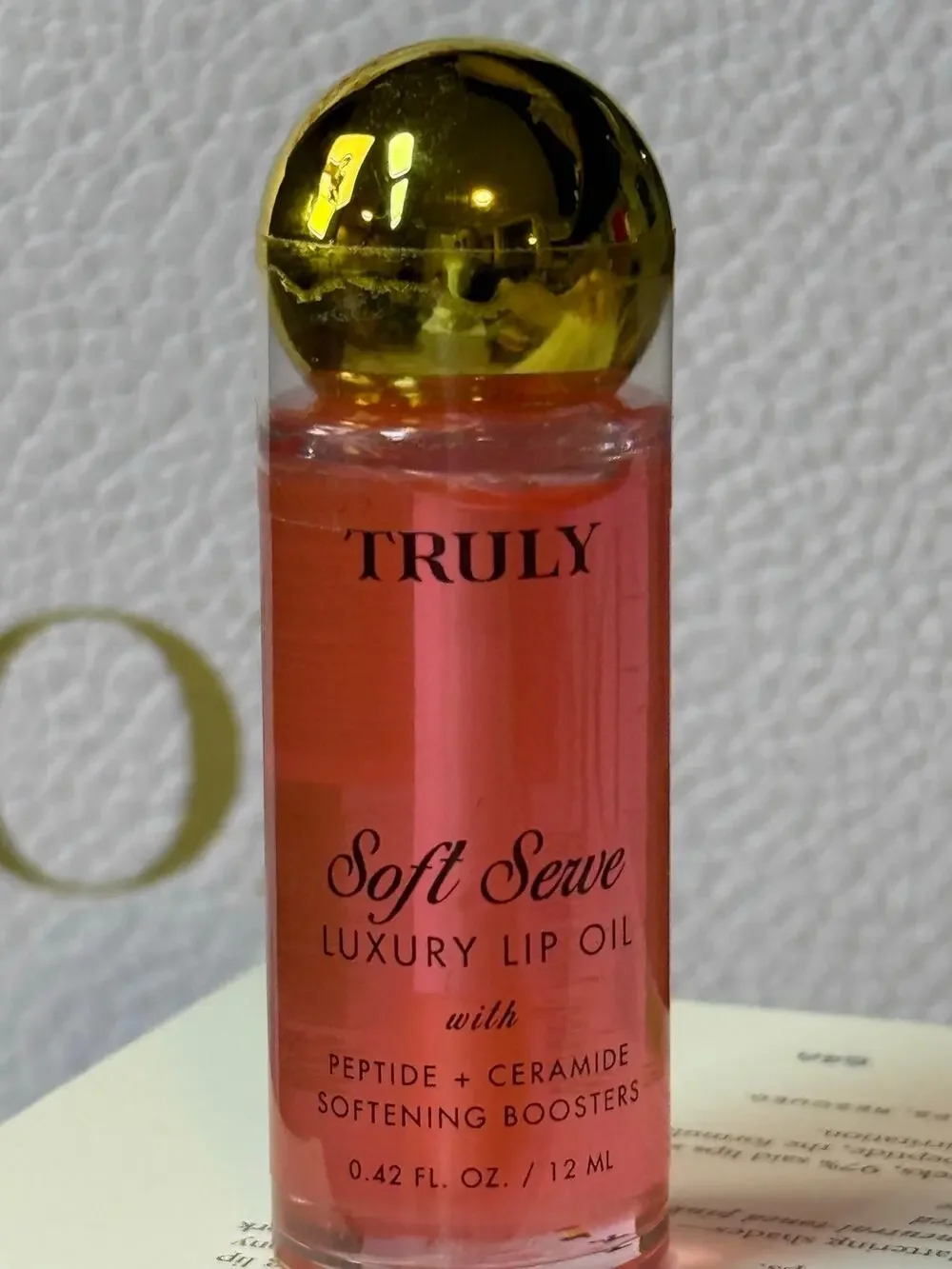 Truly Soft Serve Luxury Lip Oil with Peptide + Ceremide Softening Boosters-NEW - Picture 1 of 6